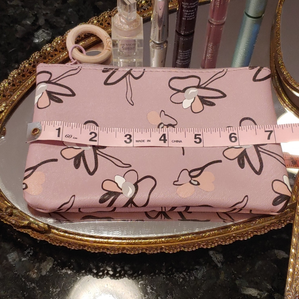 Cosmetic case.  Ipsy NWOT💄 - Picture 2 of 5